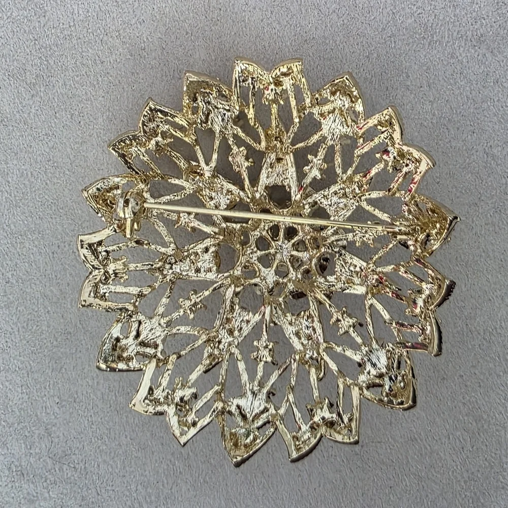 Vintage Gold Filigree Starburst Dome Brooch Pin with Topaz Color Rhimestones
